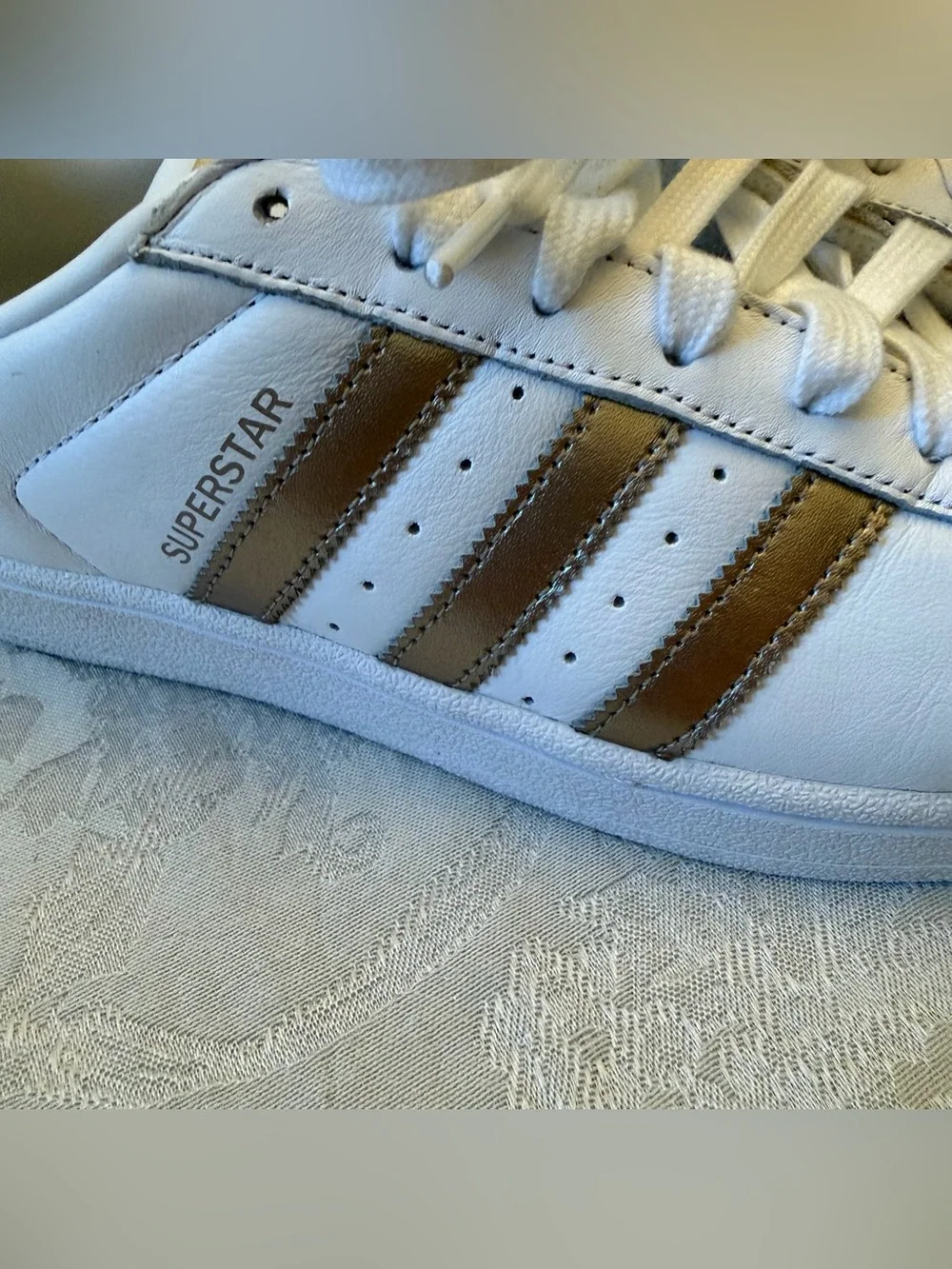 Adidas Women’s Superstar White Gold Metallic Shell-Toe Shoes Retro Size 9 - Picture 2 of 11